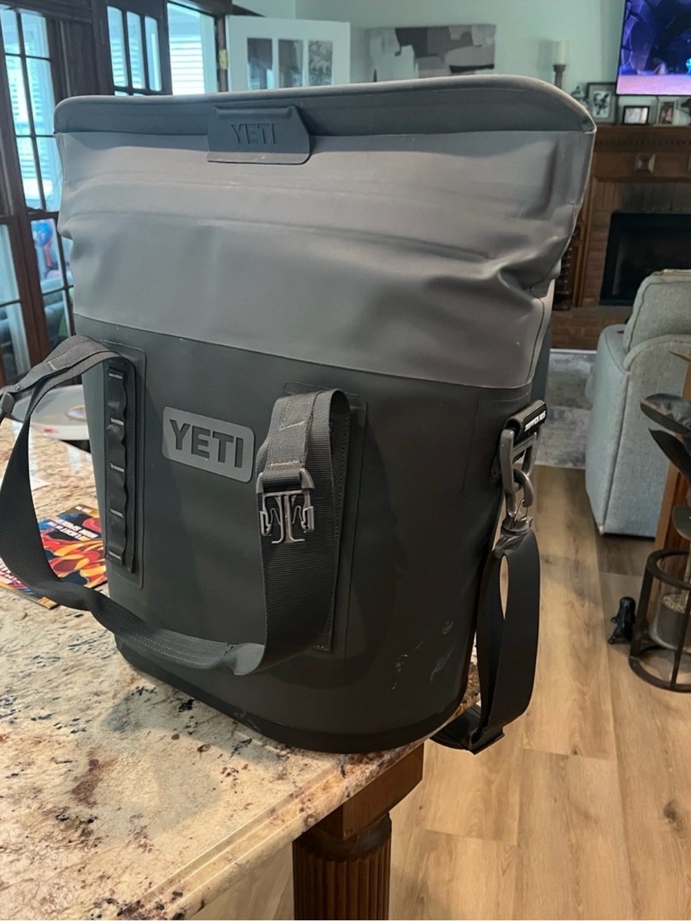 Yeti Hopper 20 Cooler Bag in Gray and Charcoal